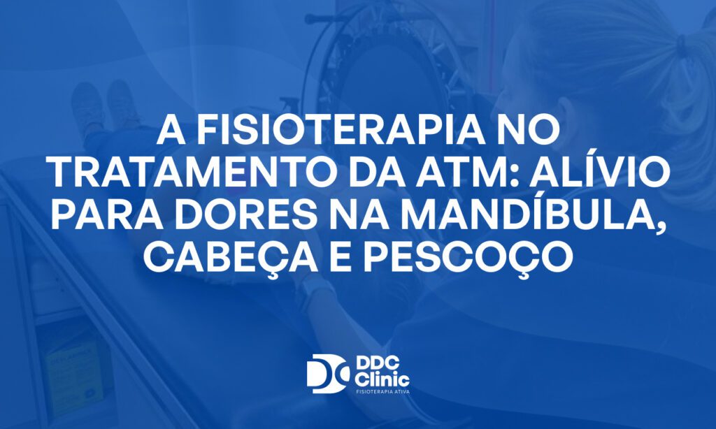Fundo azul e com letras brancas está escrito A fisioterapia no tratamento da ATM_ alívio para dores na mandíbula cabeça e pescoço