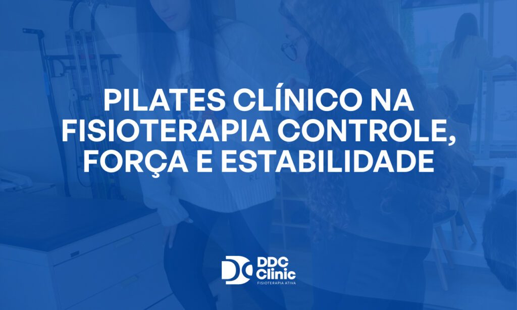 Fundo azul e com letras brancas Pilates clínico na fisioterapia controle, força e estabilidade