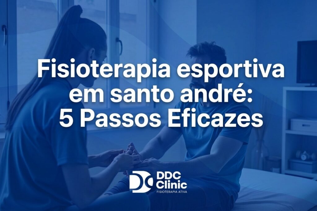 Fisioterapeuta examinando tornozelo de paciente em clínica de fisioterapia esportiva em Santo André, avaliação prática de